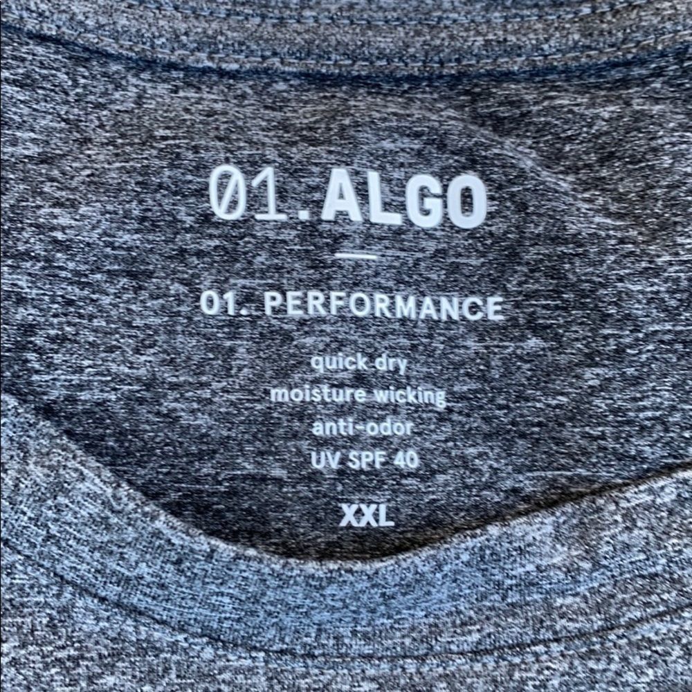 01. Performance Roger Muscle Tank - Picture 2 of 6
